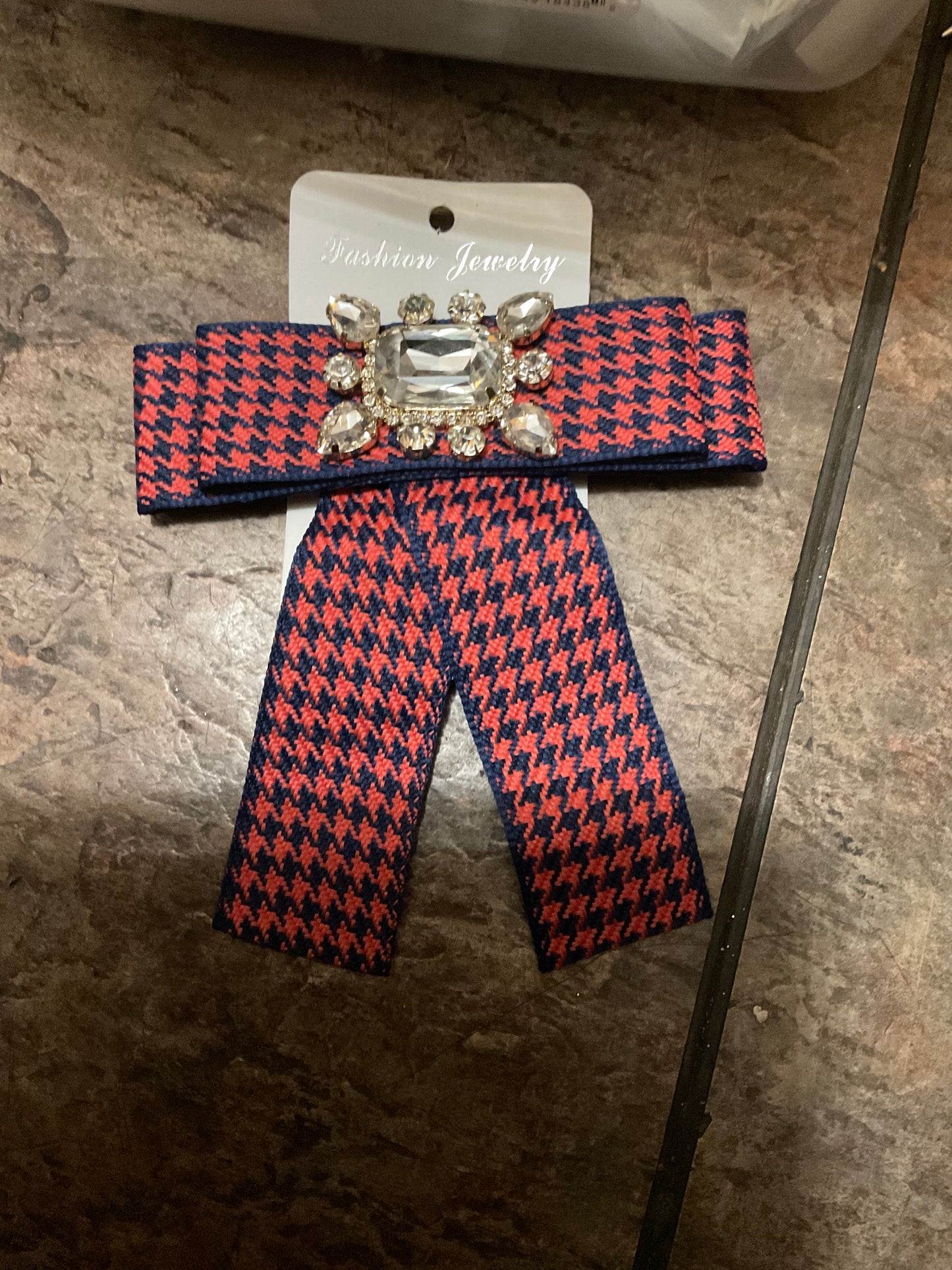 Bow Pin