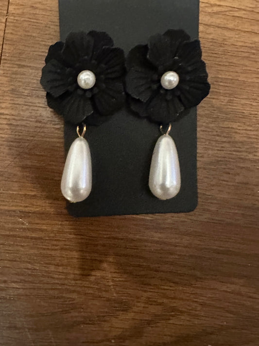 Flower Drop Black