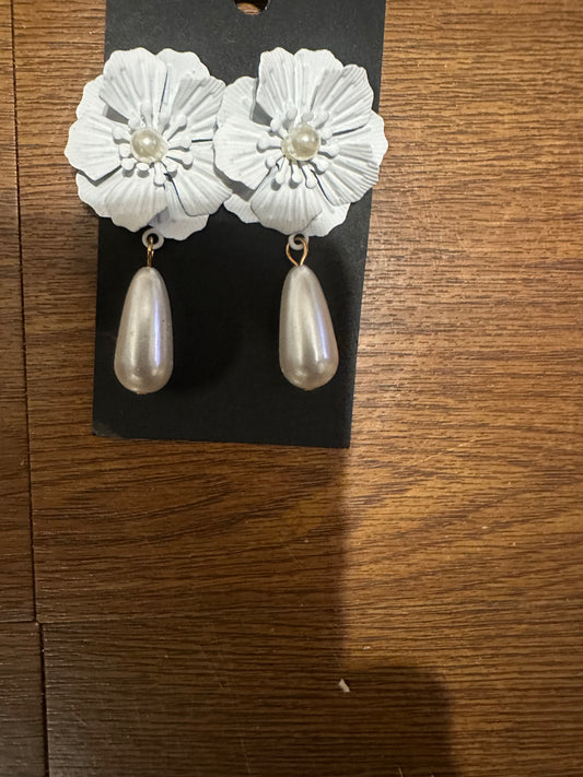 Flower Drop White